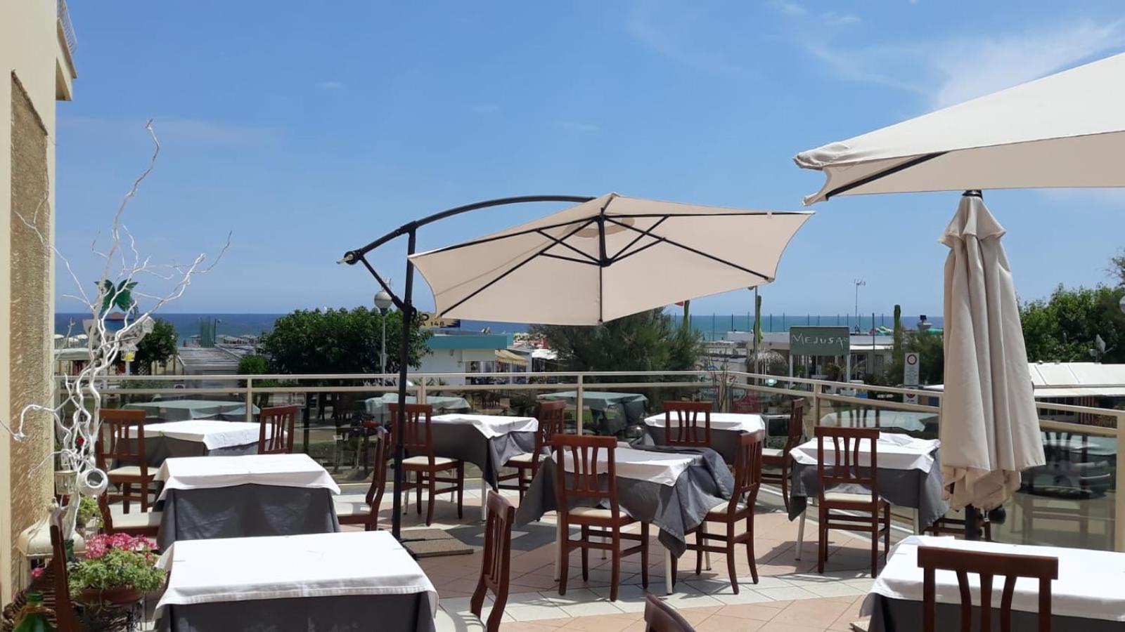 Hotel Buenos Aires Cervia Exterior photo